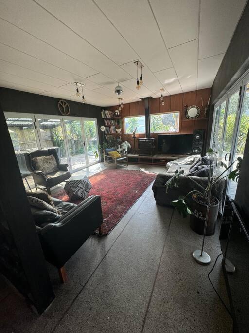 Electric Waihi Beach House - Family & Dog Friendly, Close To Beach, Pool Table, Outdoor Fire Room, Skate Ramp Bowentown Екстериор снимка