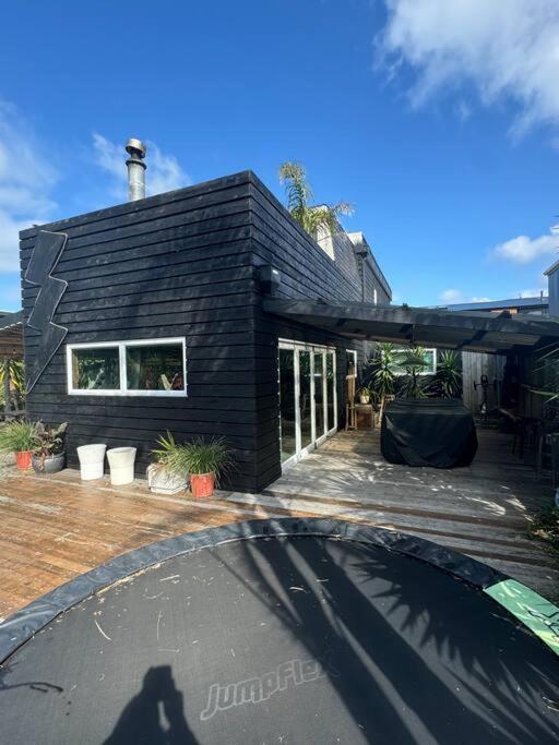 Electric Waihi Beach House - Family & Dog Friendly, Close To Beach, Pool Table, Outdoor Fire Room, Skate Ramp Bowentown Екстериор снимка