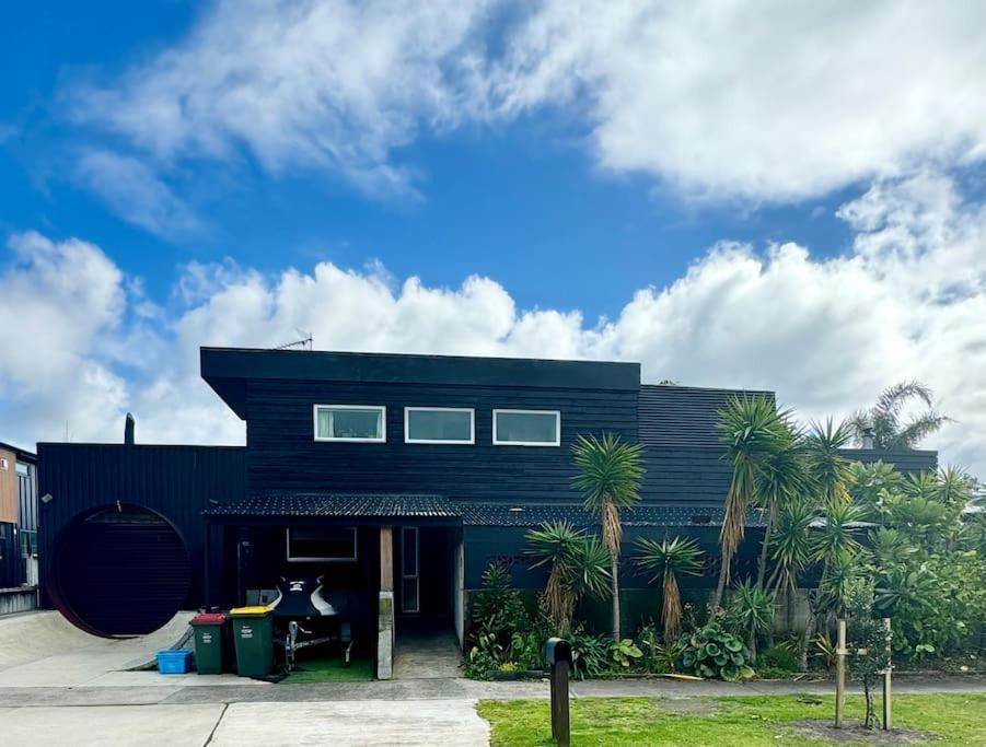 Electric Waihi Beach House - Family & Dog Friendly, Close To Beach, Pool Table, Outdoor Fire Room, Skate Ramp Bowentown Екстериор снимка